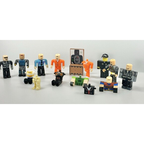 Roblox Action Figures and Body Part Pieces Assorted Lot of 15 - Picture 5 of 11
